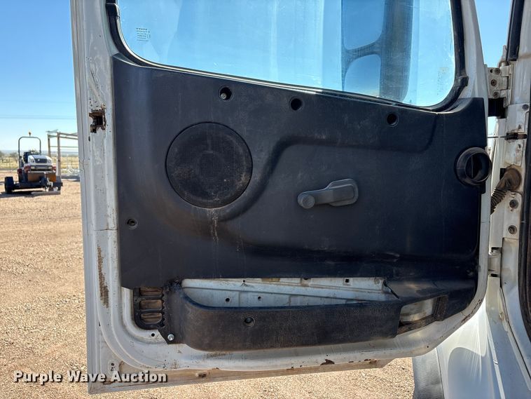 image for item EF6099 2003 Volvo VHD hydrovac truck