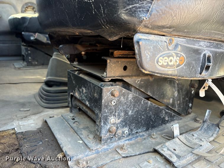 image for item EF6099 2003 Volvo VHD hydrovac truck