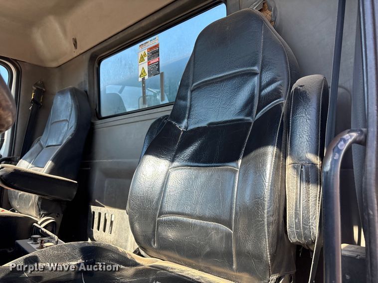 image for item EF6099 2003 Volvo VHD hydrovac truck