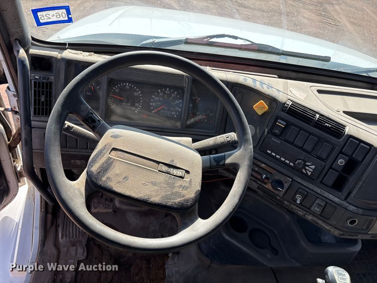 image for item EF6099 2003 Volvo VHD hydrovac truck