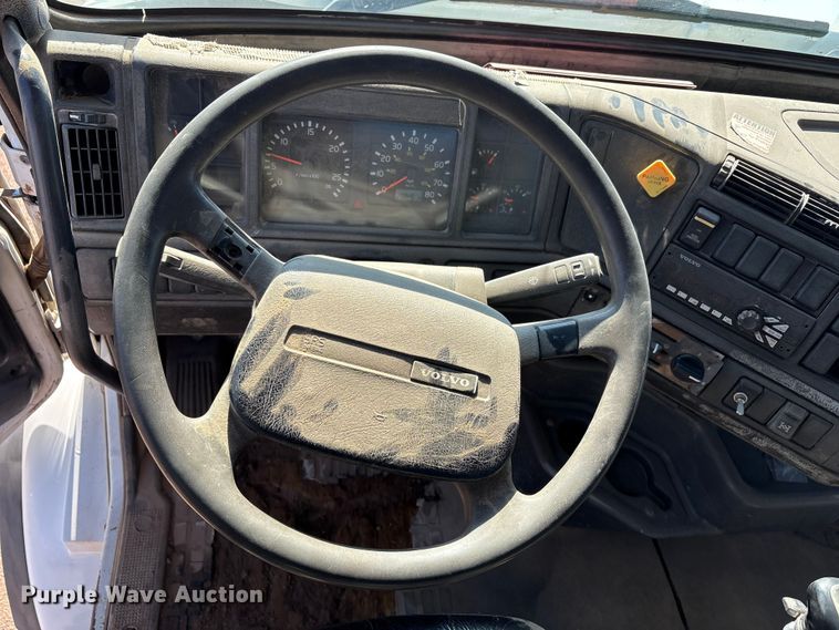 image for item EF6099 2003 Volvo VHD hydrovac truck