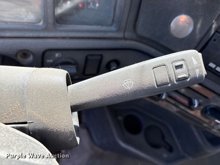 image for item EF6099 2003 Volvo VHD hydrovac truck