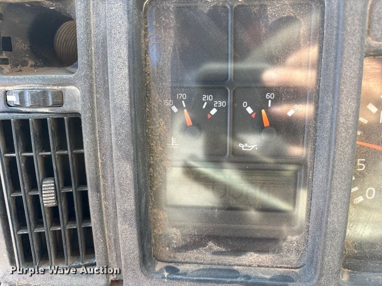 image for item EF6099 2003 Volvo VHD hydrovac truck