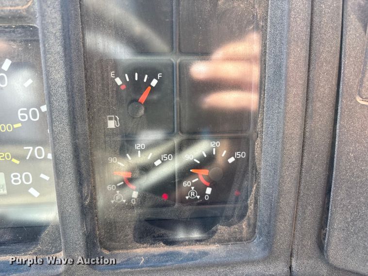 image for item EF6099 2003 Volvo VHD hydrovac truck