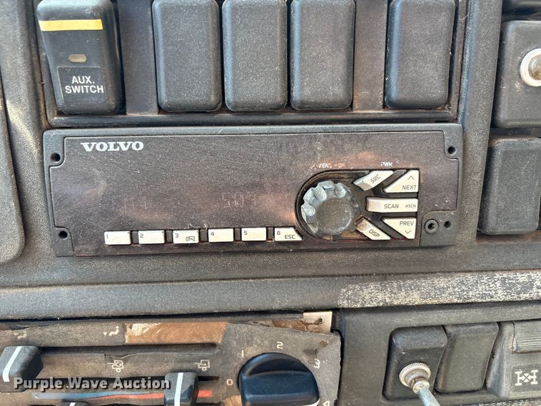 image for item EF6099 2003 Volvo VHD hydrovac truck