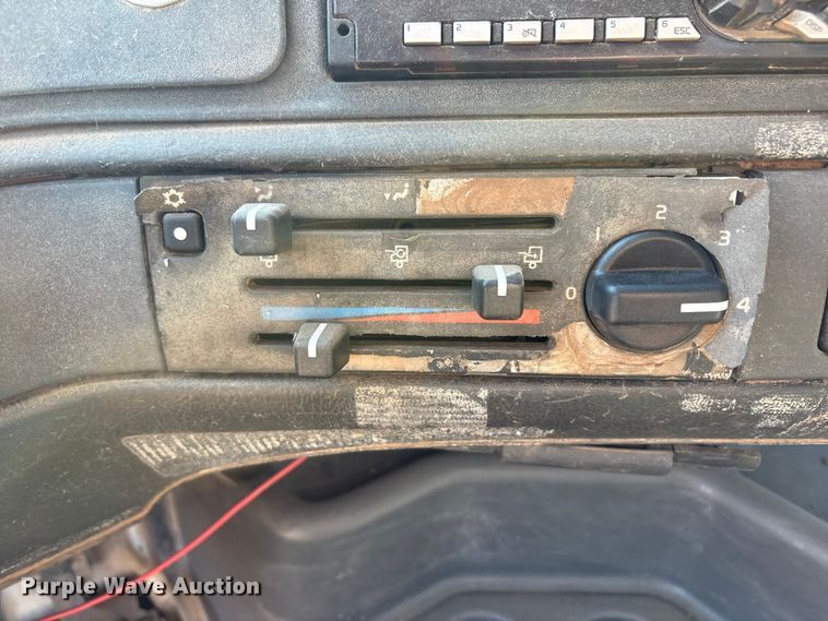 image for item EF6099 2003 Volvo VHD hydrovac truck