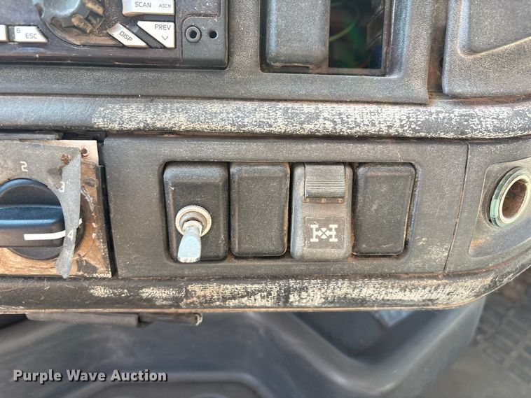 image for item EF6099 2003 Volvo VHD hydrovac truck