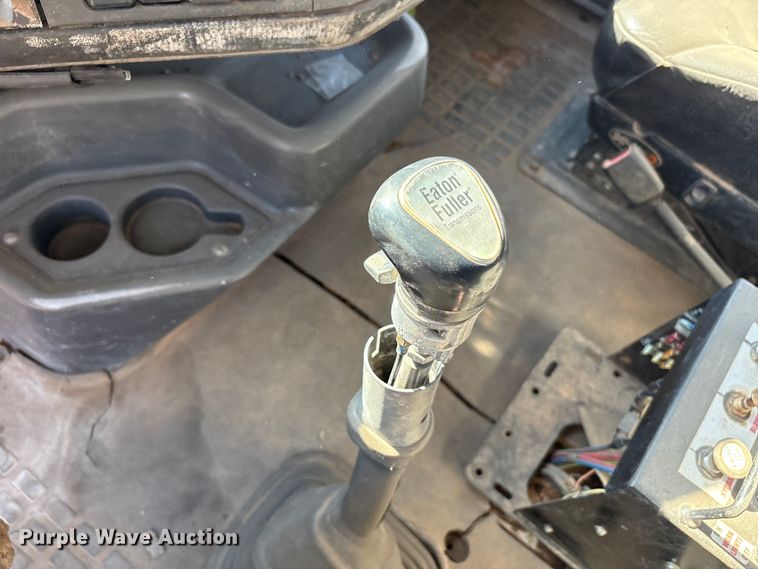 image for item EF6099 2003 Volvo VHD hydrovac truck