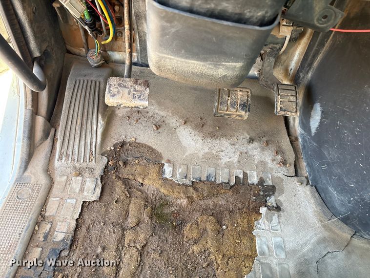 image for item EF6099 2003 Volvo VHD hydrovac truck