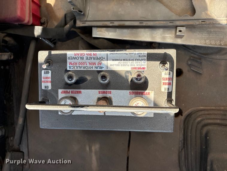 image for item EF6099 2003 Volvo VHD hydrovac truck