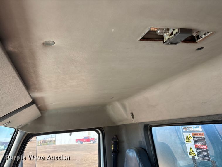 image for item EF6099 2003 Volvo VHD hydrovac truck