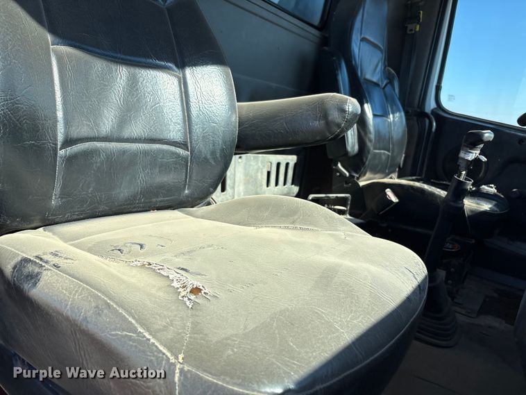 image for item EF6099 2003 Volvo VHD hydrovac truck