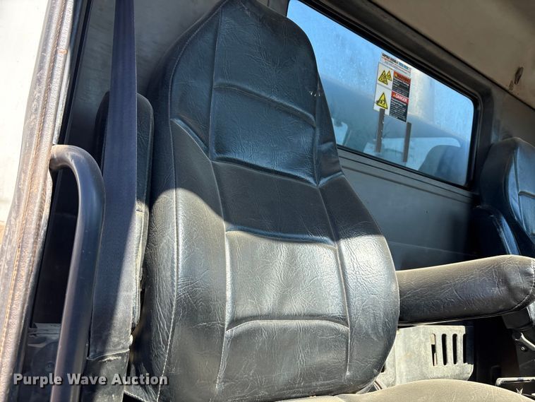 image for item EF6099 2003 Volvo VHD hydrovac truck