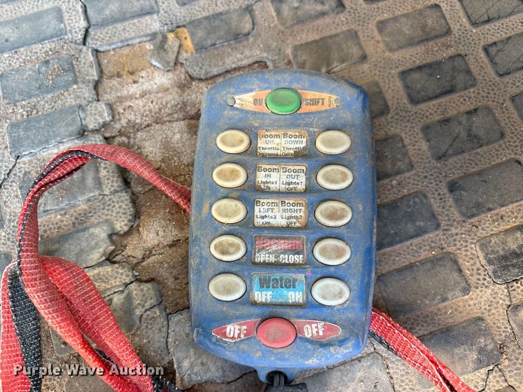 image for item EF6099 2003 Volvo VHD hydrovac truck