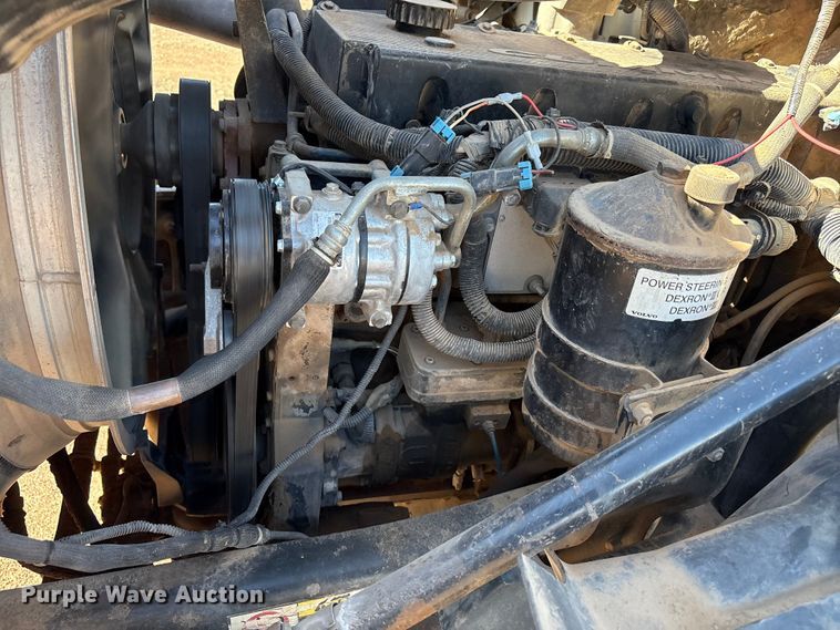 image for item EF6099 2003 Volvo VHD hydrovac truck