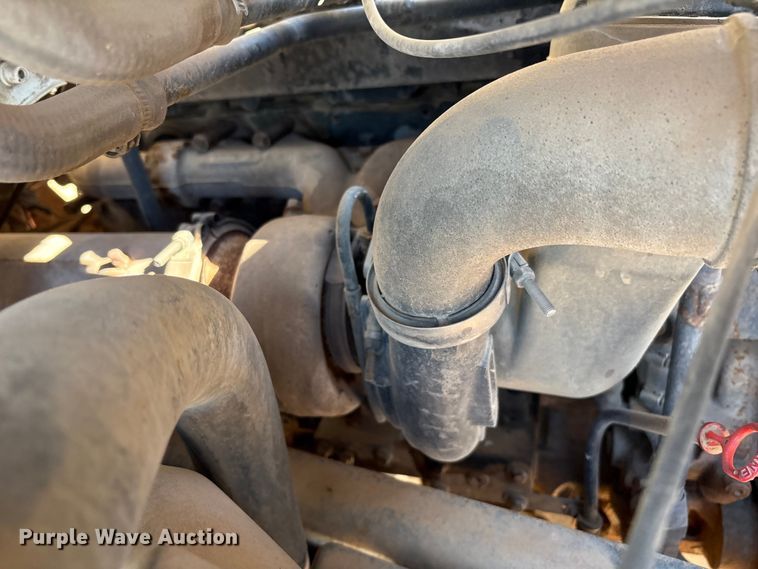 image for item EF6099 2003 Volvo VHD hydrovac truck