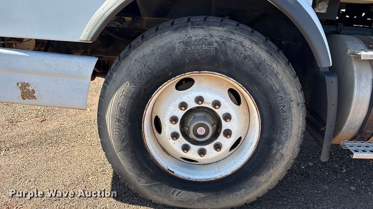 image for item EF6099 2003 Volvo VHD hydrovac truck