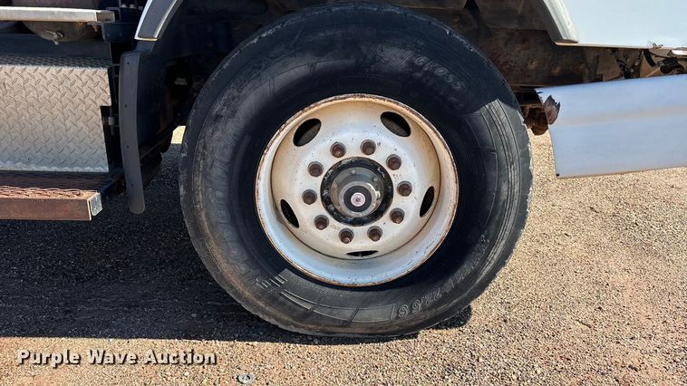 image for item EF6099 2003 Volvo VHD hydrovac truck