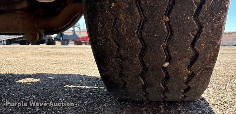 image for item EF6099 2003 Volvo VHD hydrovac truck