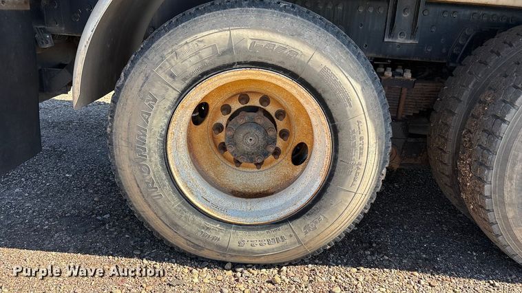 image for item EF6099 2003 Volvo VHD hydrovac truck