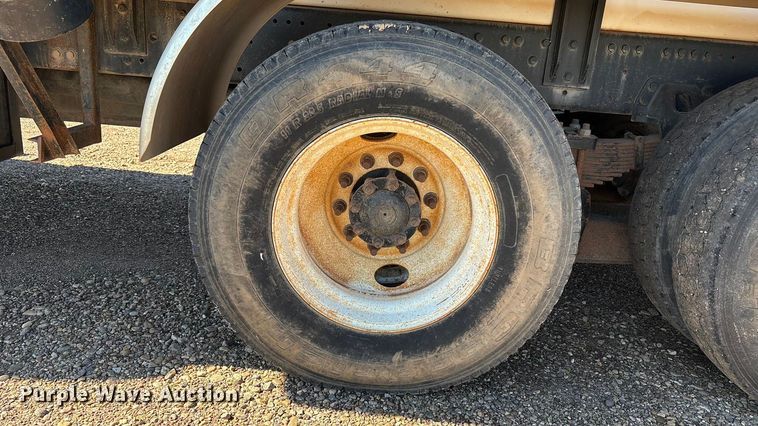 image for item EF6099 2003 Volvo VHD hydrovac truck