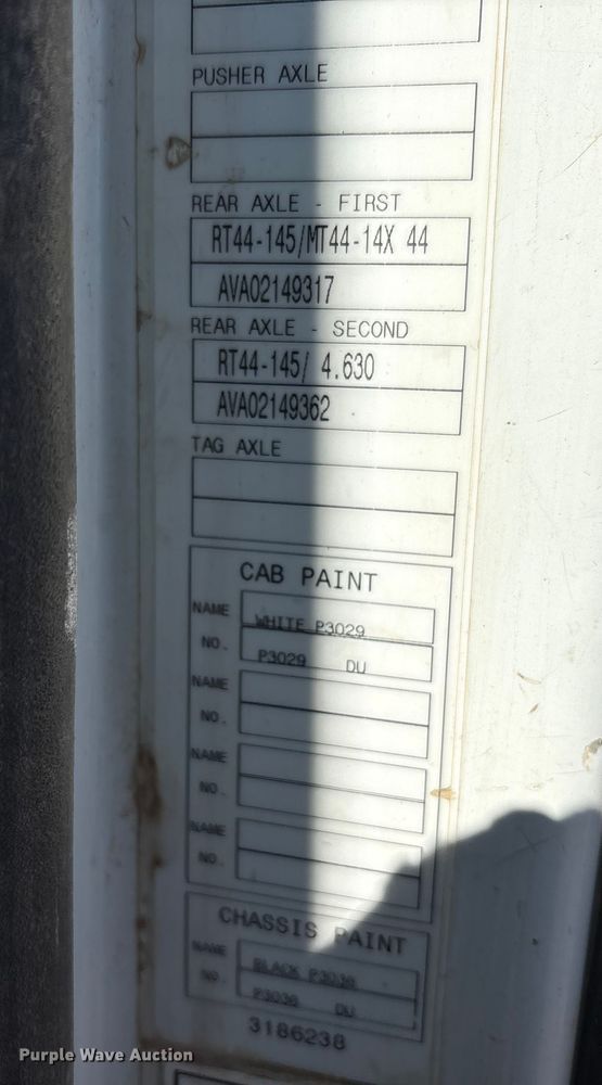 image for item EF6099 2003 Volvo VHD hydrovac truck