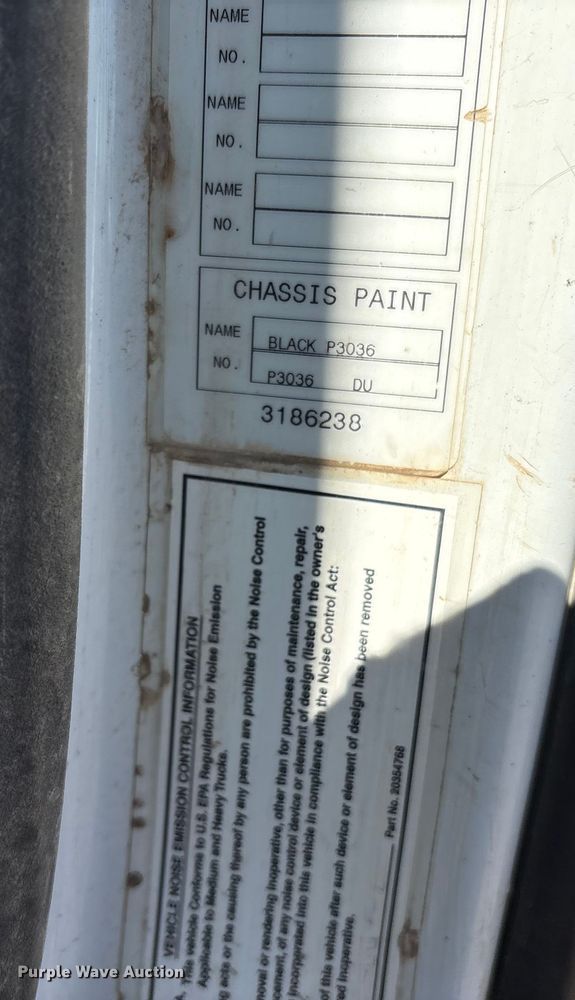 image for item EF6099 2003 Volvo VHD hydrovac truck