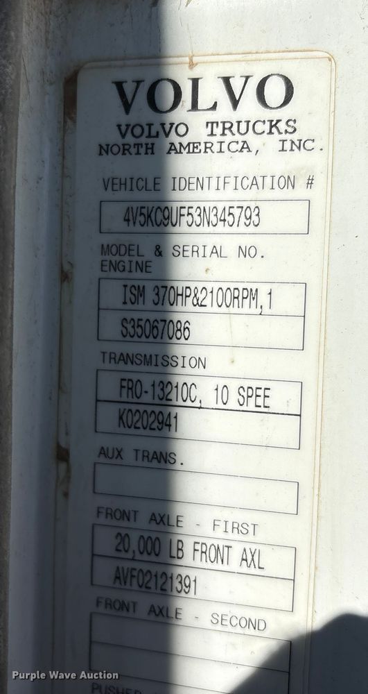 image for item EF6099 2003 Volvo VHD hydrovac truck