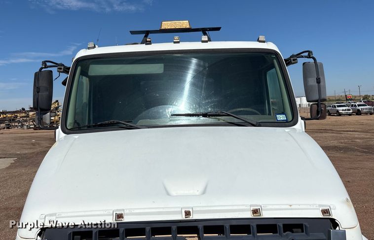 image for item EF6100 2007 Volvo VHD hydrovac truck