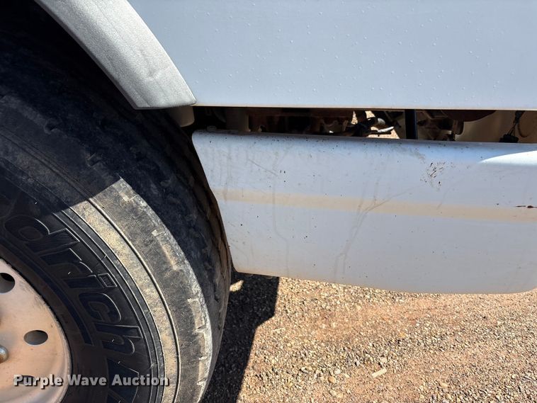 image for item EF6100 2007 Volvo VHD hydrovac truck