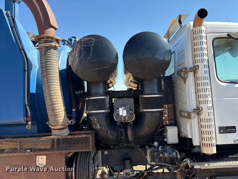 image for item EF6100 2007 Volvo VHD hydrovac truck