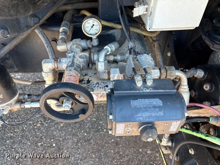 image for item EF6100 2007 Volvo VHD hydrovac truck