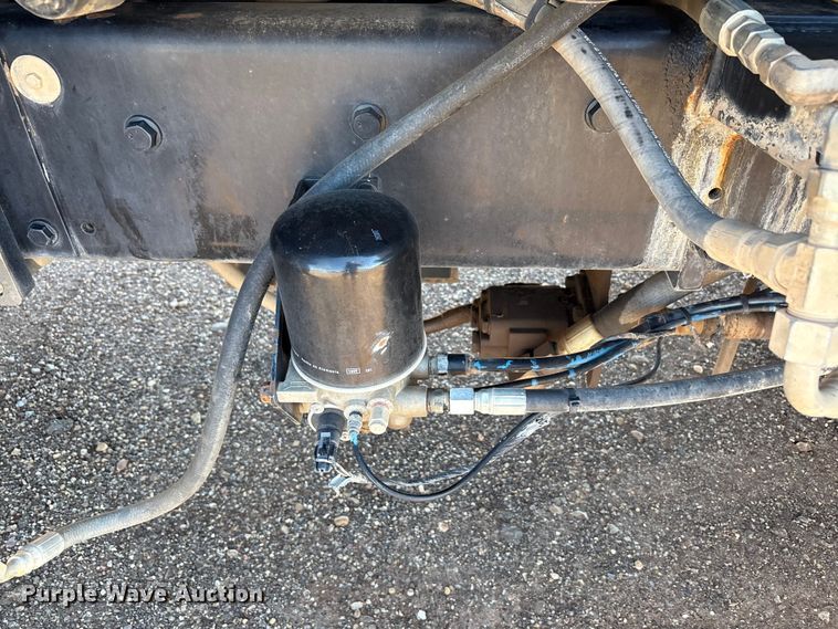 image for item EF6100 2007 Volvo VHD hydrovac truck