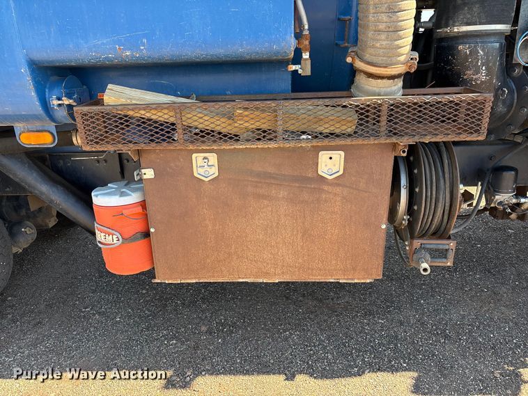 image for item EF6100 2007 Volvo VHD hydrovac truck