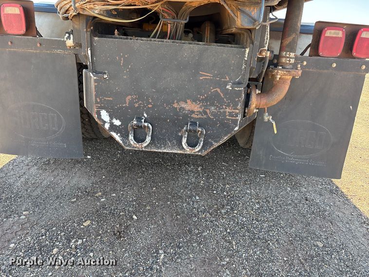 image for item EF6100 2007 Volvo VHD hydrovac truck