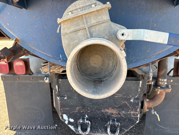 image for item EF6100 2007 Volvo VHD hydrovac truck