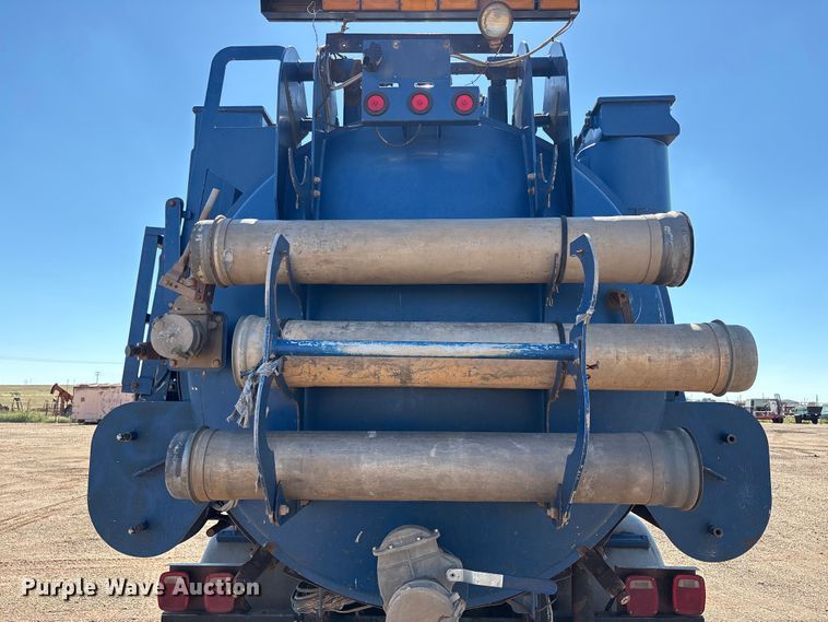 image for item EF6100 2007 Volvo VHD hydrovac truck