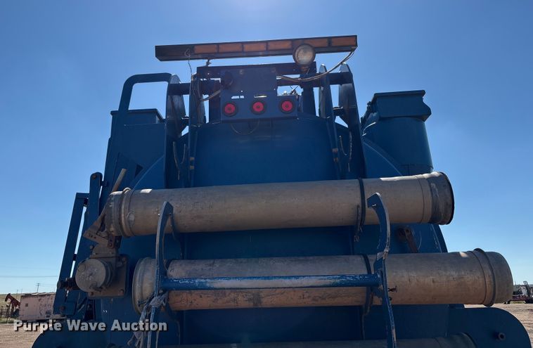 image for item EF6100 2007 Volvo VHD hydrovac truck