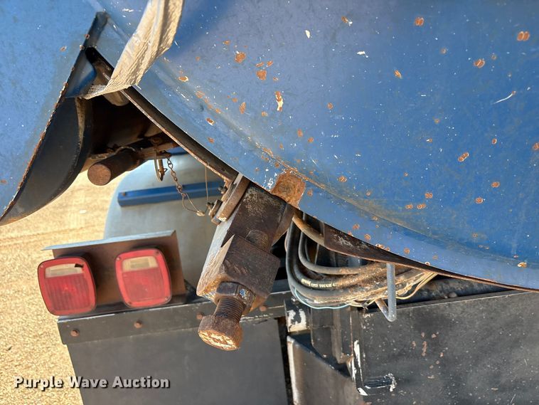 image for item EF6100 2007 Volvo VHD hydrovac truck