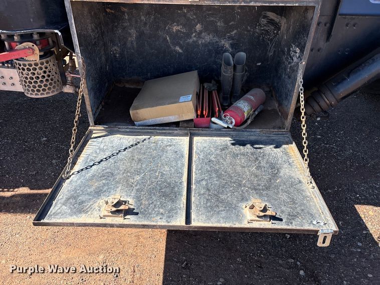 image for item EF6100 2007 Volvo VHD hydrovac truck