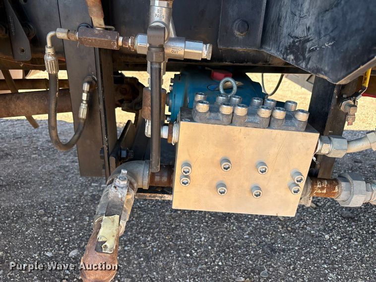 image for item EF6100 2007 Volvo VHD hydrovac truck