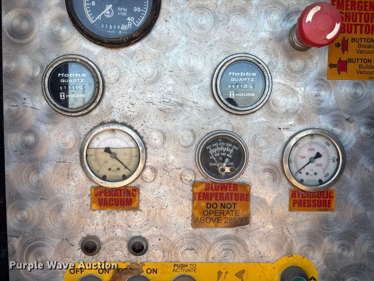 image for item EF6100 2007 Volvo VHD hydrovac truck