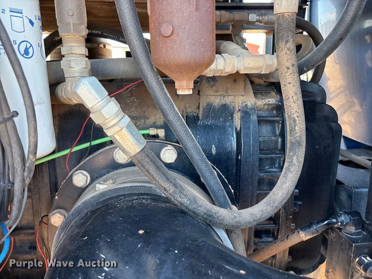 image for item EF6100 2007 Volvo VHD hydrovac truck