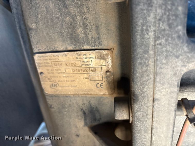 image for item EF6100 2007 Volvo VHD hydrovac truck