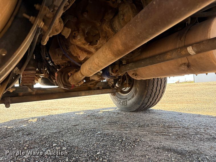 image for item EF6100 2007 Volvo VHD hydrovac truck