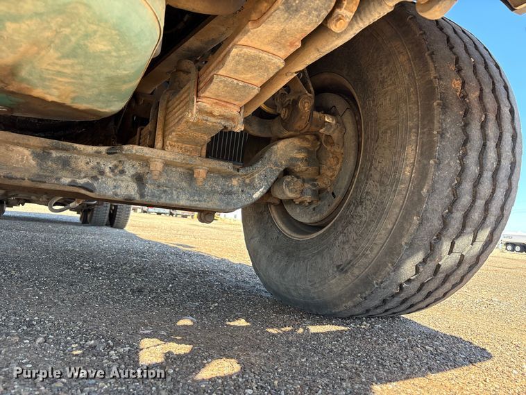 image for item EF6100 2007 Volvo VHD hydrovac truck