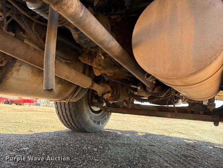 image for item EF6100 2007 Volvo VHD hydrovac truck