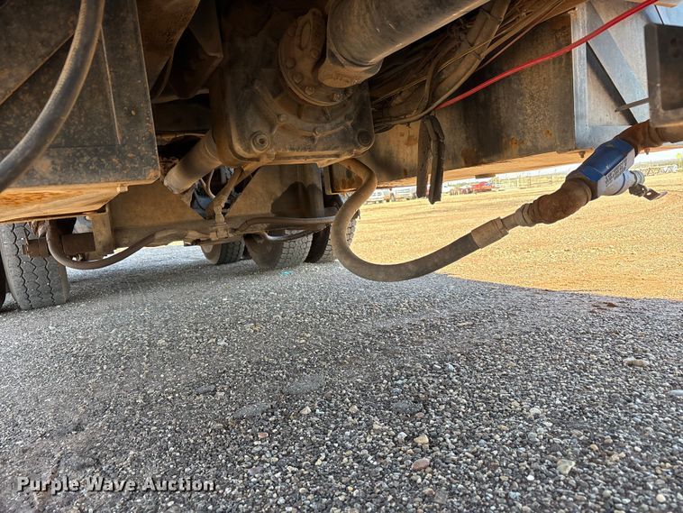 image for item EF6100 2007 Volvo VHD hydrovac truck