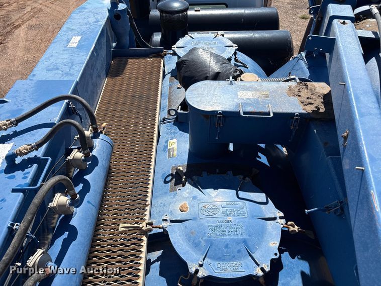 image for item EF6100 2007 Volvo VHD hydrovac truck