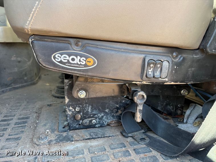 image for item EF6100 2007 Volvo VHD hydrovac truck